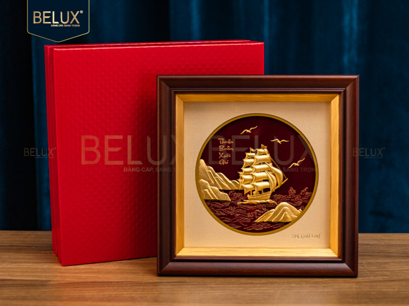 Tranh thuận buồm xuôi gió nền đỏ dát vàng 24k 20x20cm